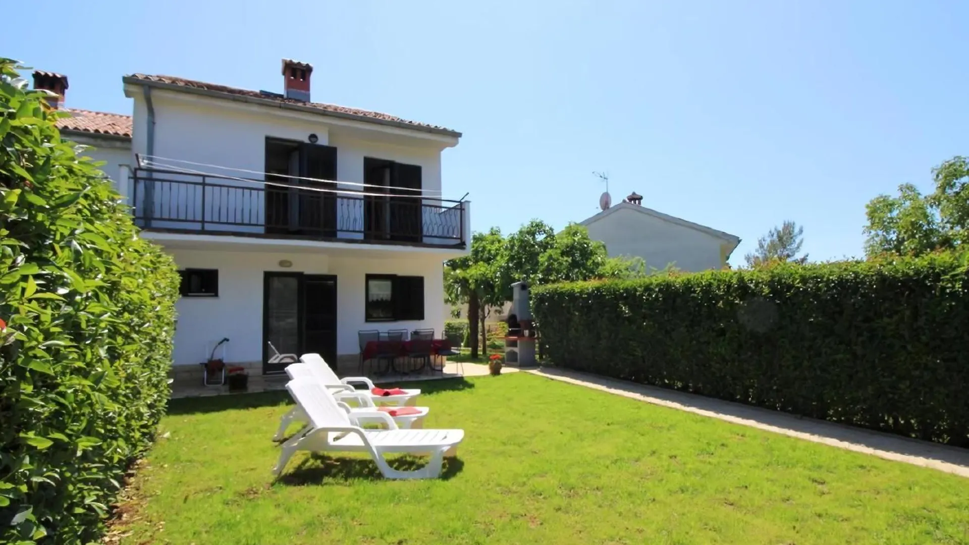 Ferienhaus Pinia In Strandnaehe Mit Garten location